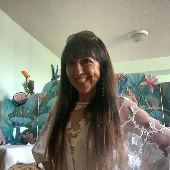 Meet your Posher, Aurella - Picture 1 of 1